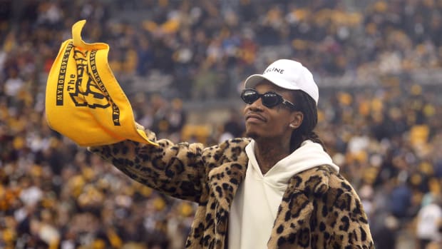 Wiz Khalifa leads the Terrible Towel wave